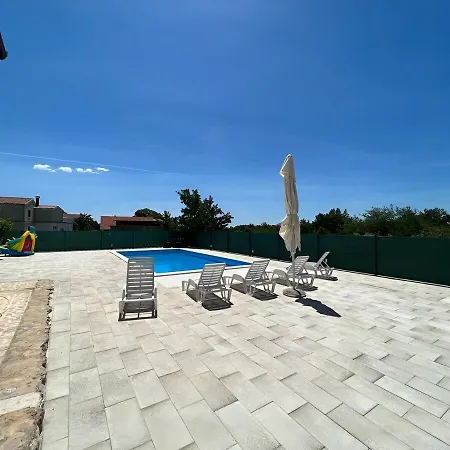 Family Jela For 12 Guests With Pool *