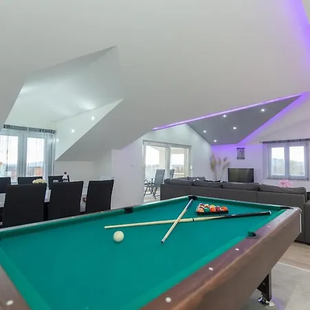 Family Jela For 12 Guests With Pool * Cista Provo