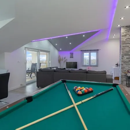 Family Jela For 12 Guests With Pool Vikendica