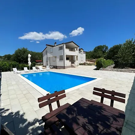 Family Jela For 12 Guests With Pool * Cista Provo