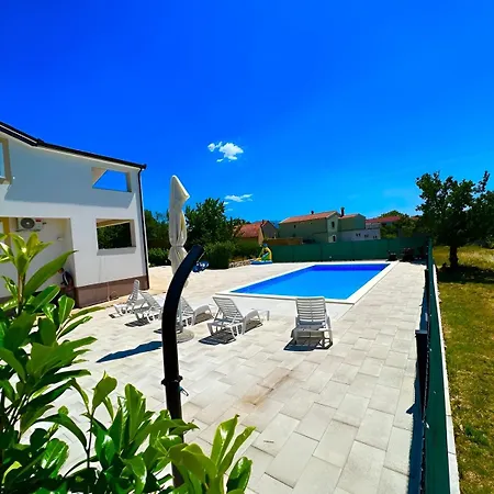 Family Jela For 12 Guests With Pool Vikendica